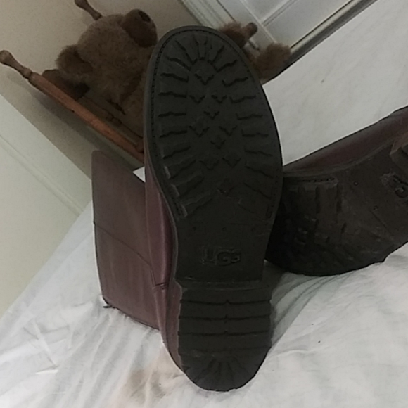 EUC Ugg Tall Leather Boots- Warm & Waterproof - Picture 4 of 8